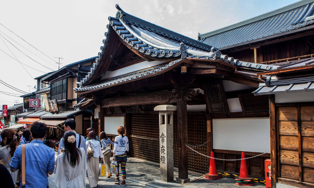 去京都必打卡景点，234个日本人从这儿跳楼，就为了一句话